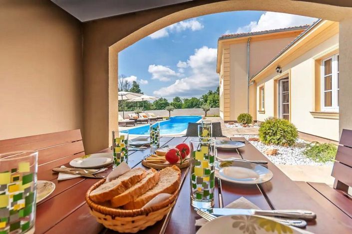 Image No.8-4 Bed Property for sale