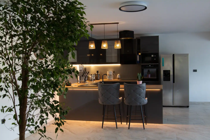 Image No.11-5 Bed Property for sale