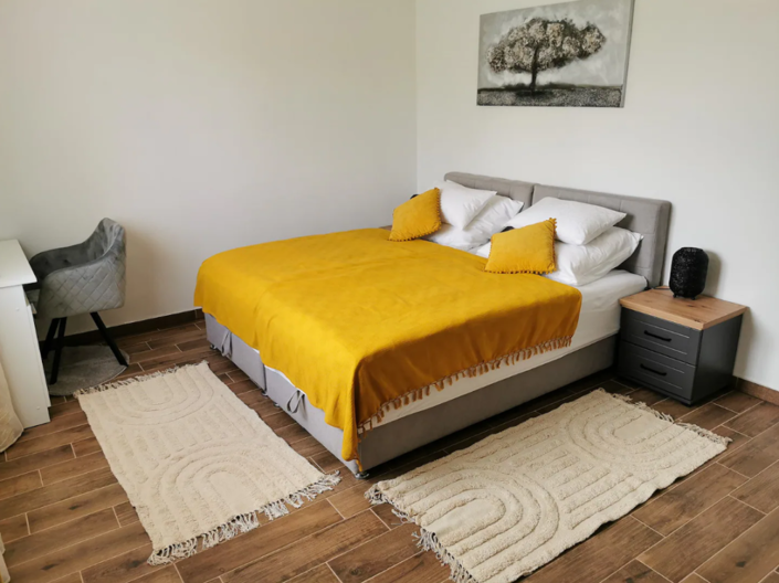 Image No.17-5 Bed Property for sale