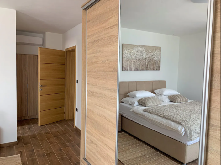 Image No.20-5 Bed Property for sale