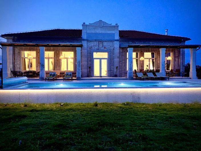 Image No.2-5 Bed Property for sale