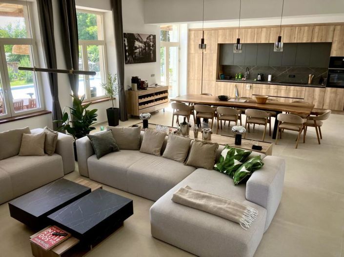 Image No.6-5 Bed Property for sale