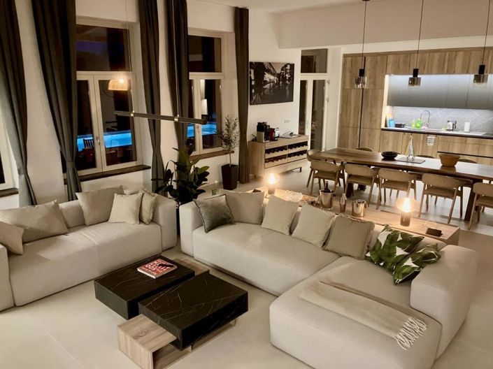 Image No.9-5 Bed Property for sale