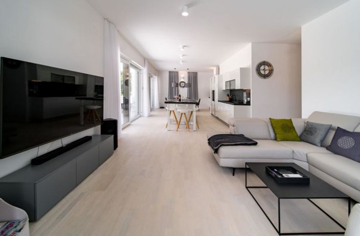 Image No.12-2 Bed Property for sale