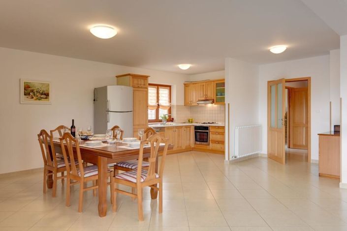 Image No.23-8 Bed Property for sale