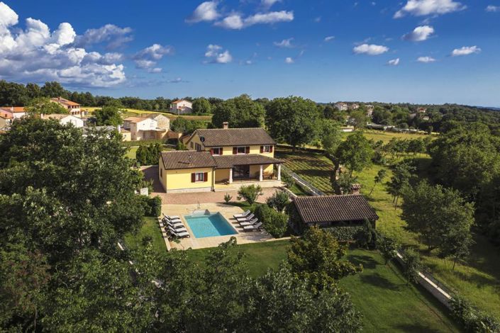 Image No.9-8 Bed Property for sale