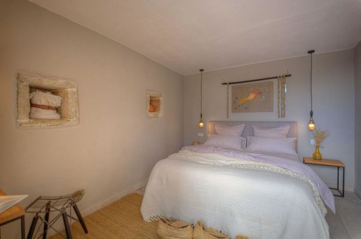 Image No.16-3 Bed Property for sale