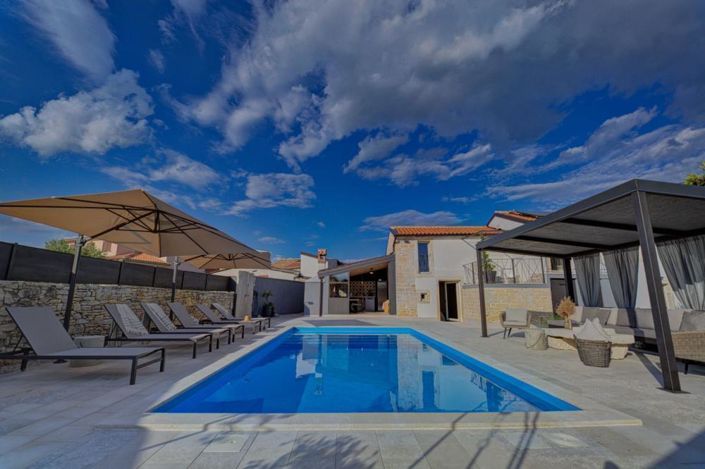 Image No.6-3 Bed Property for sale