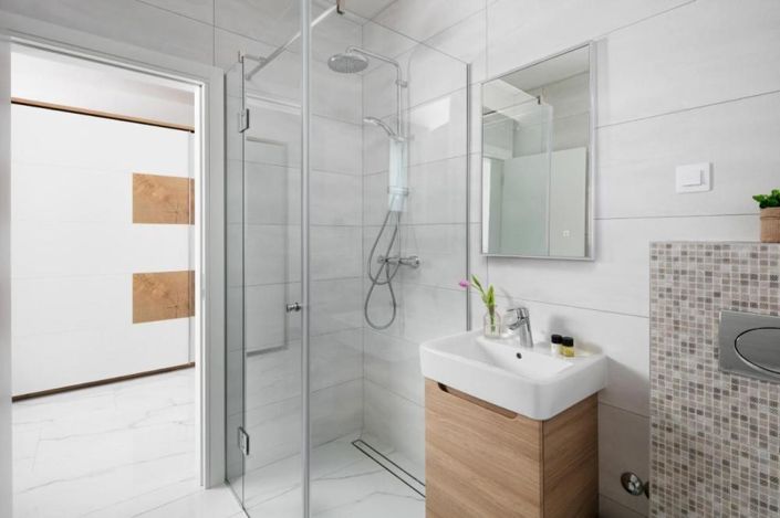 Image No.14-10 Bed Property for sale