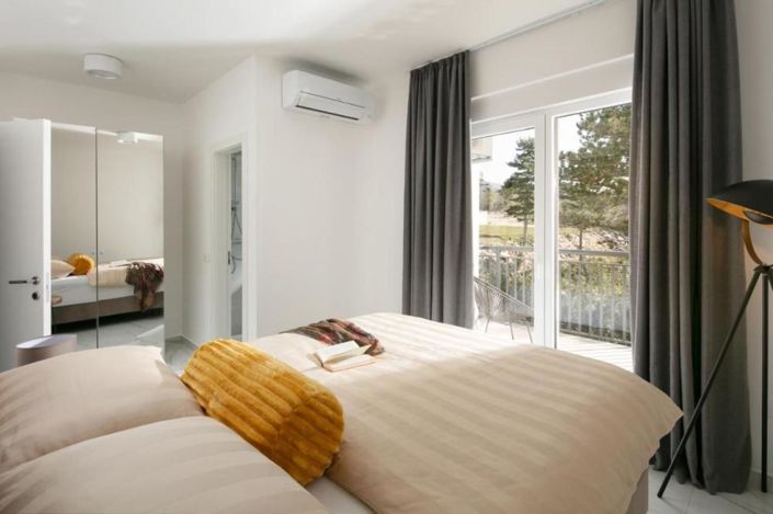 Image No.17-10 Bed Property for sale