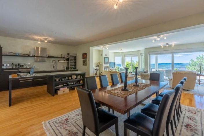 Image No.12-5 Bed Property for sale