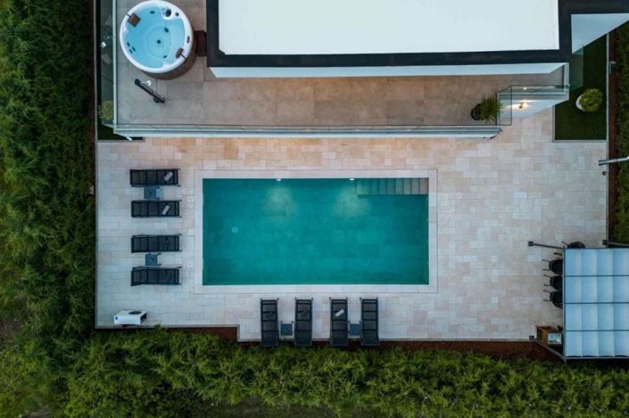 Image No.4-4 Bed Property for sale