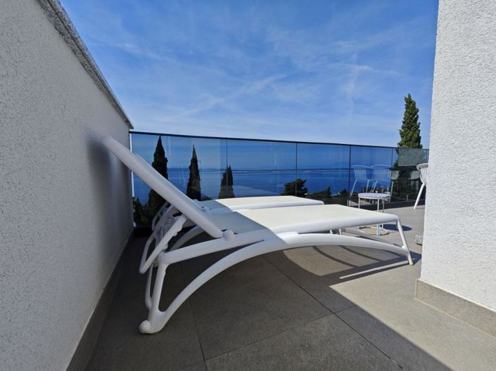 Image No.5-9 Bed Property for sale