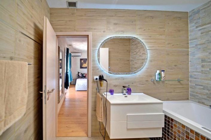 Image No.15-2 Bed Property for sale