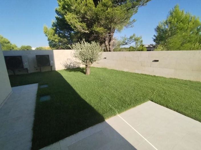 Image No.8-4 Bed Property for sale