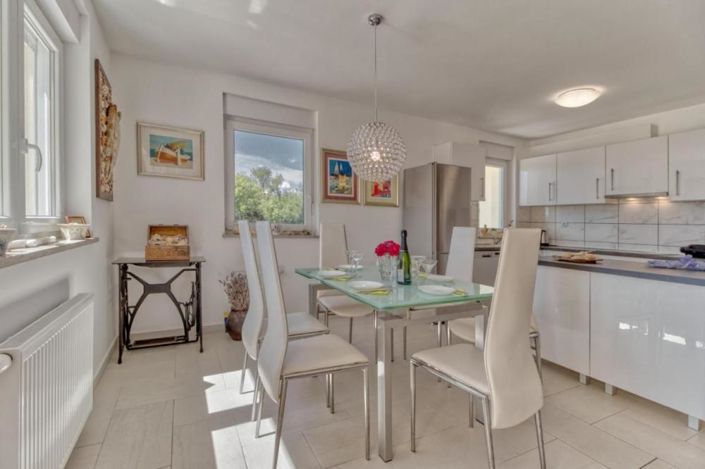 Image No.11-Propriété de 4 chambres à vendre à Omišalj