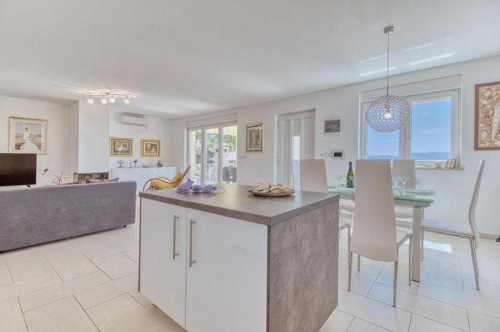 Image No.13-Propriété de 4 chambres à vendre à Omišalj