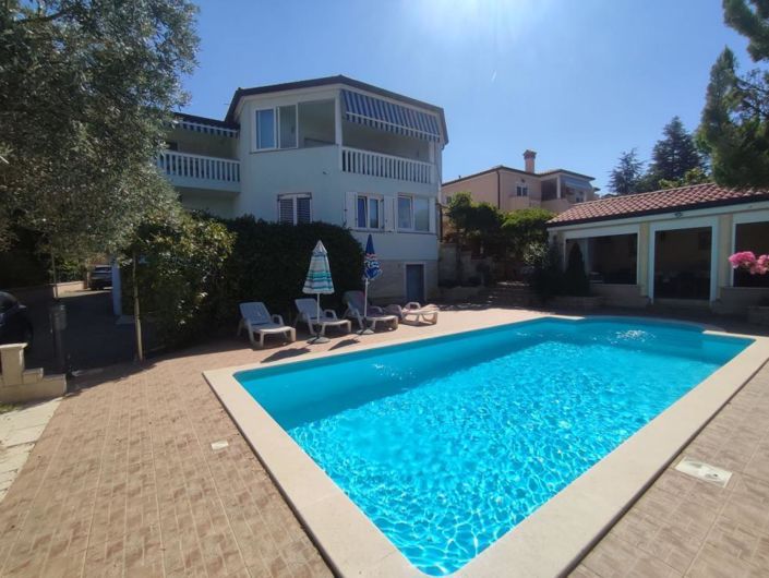 Image No.1-5 Bed Property for sale