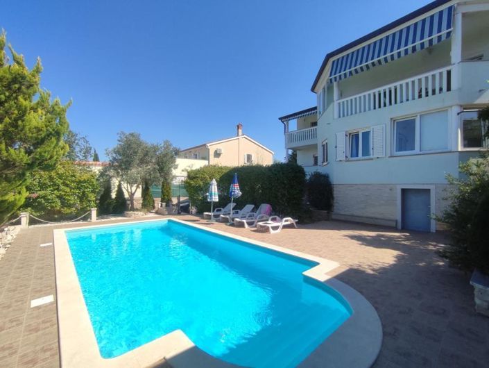 Image No.2-Propriété de 5 chambres à vendre à Štinjan