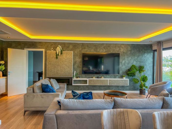 Image No.11-5 Bed Property for sale