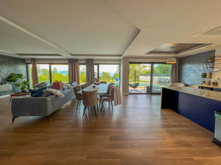 Image No.13-5 Bed Property for sale