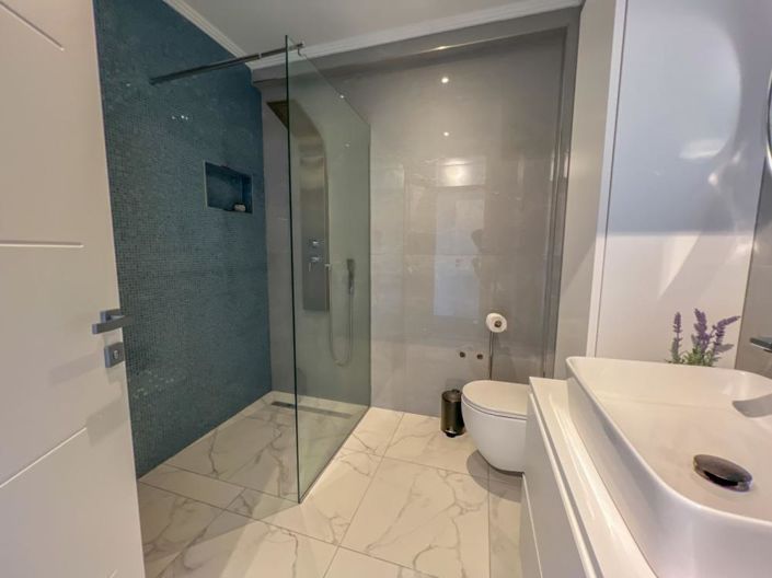 Image No.21-5 Bed Property for sale