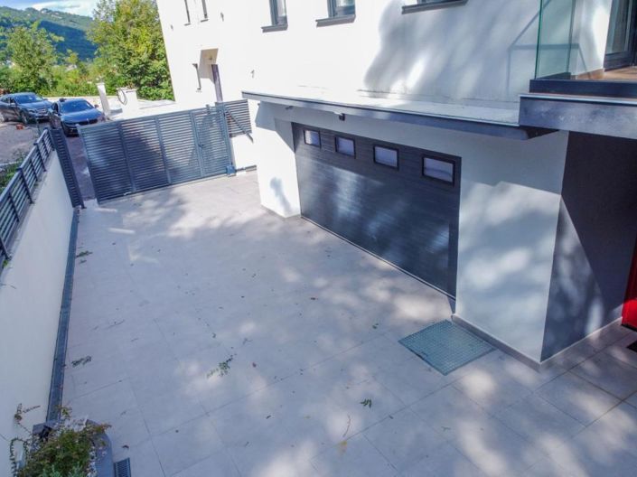 Image No.25-5 Bed Property for sale