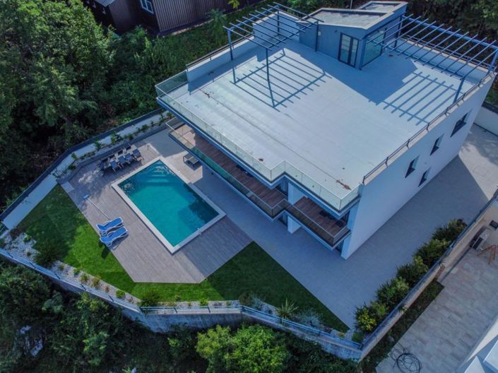 Image No.5-5 Bed Property for sale