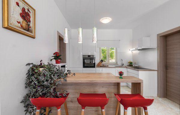 Image No.10-4 Bed Property for sale