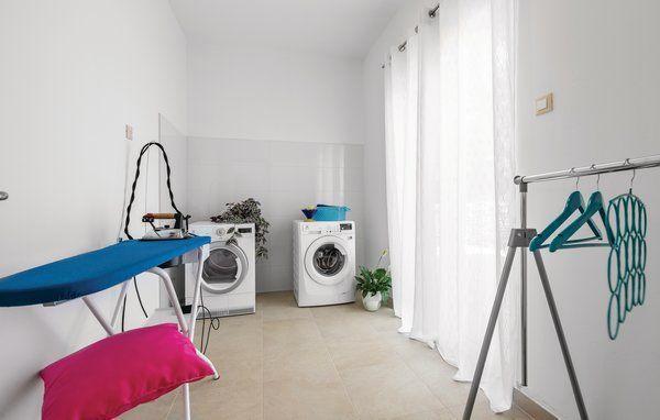 Image No.12-4 Bed Property for sale