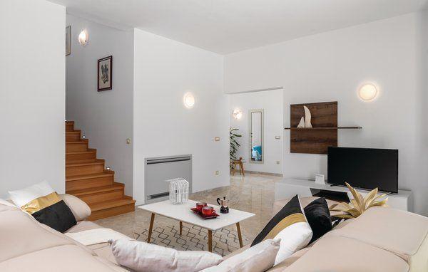 Image No.16-4 Bed Property for sale