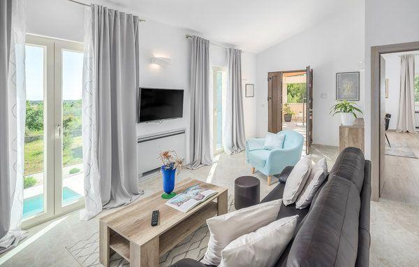 Image No.18-4 Bed Property for sale