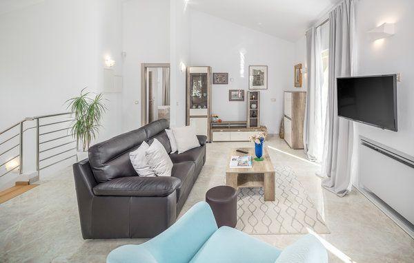 Image No.24-4 Bed Property for sale