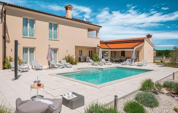 Image No.4-4 Bed Property for sale