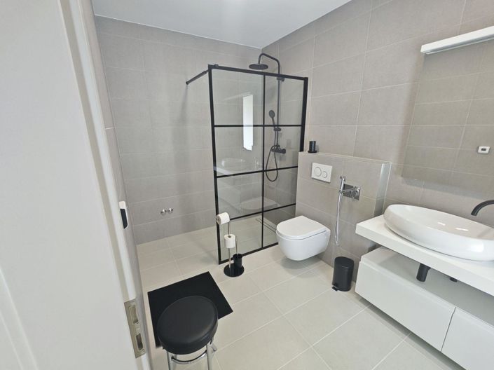 Image No.20-3 Bed Property for sale