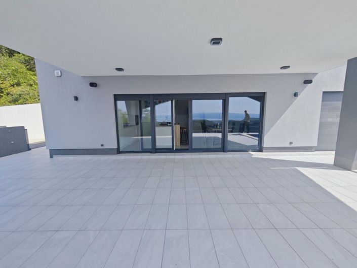 Image No.3-3 Bed Property for sale