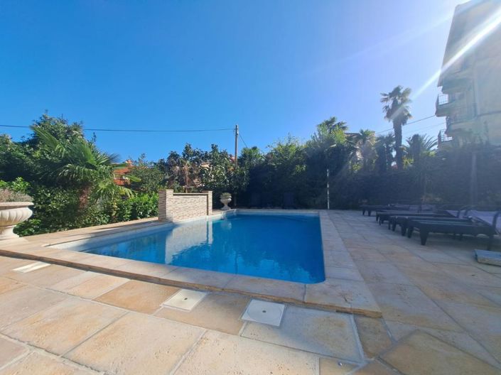 Image No.5-11 Bed Property for sale