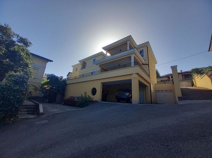 Image No.7-Propriété de 11 chambres à vendre à Lovran