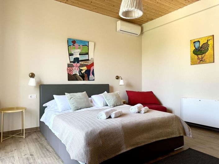 Image No.14-4 Bed Property for sale