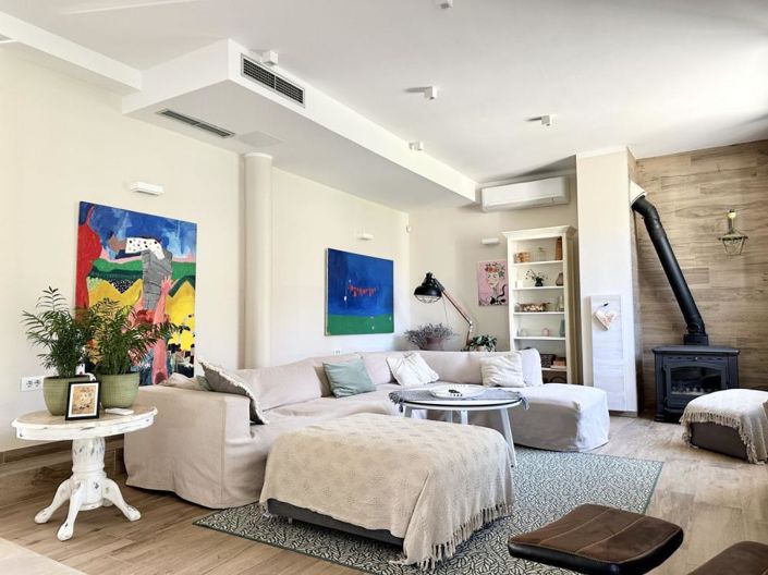 Image No.2-4 Bed Property for sale