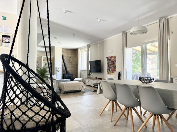 Image No.4-4 Bed Property for sale