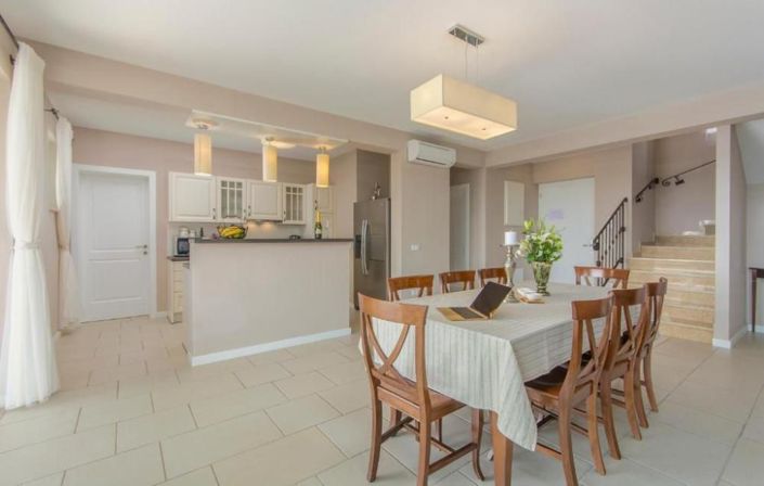 Image No.10-4 Bed Property for sale