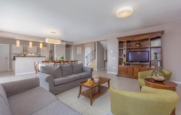 Image No.12-4 Bed Property for sale