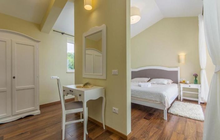 Image No.15-4 Bed Property for sale