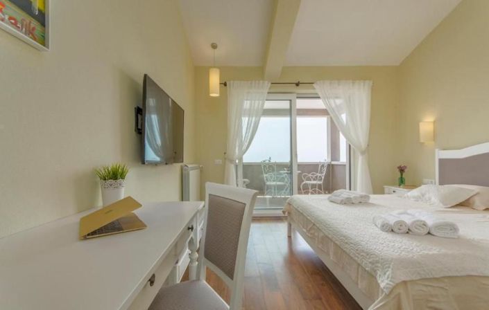 Image No.20-4 Bed Property for sale