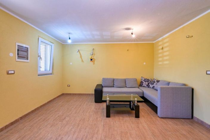 Image No.10-5 Bed Property for sale