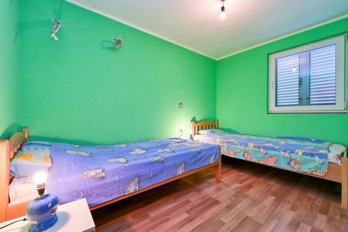 Image No.17-5 Bed Property for sale