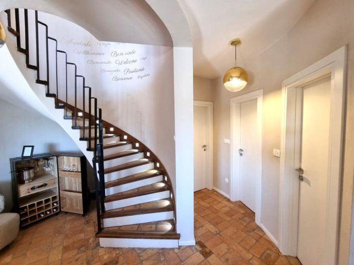 Image No.25-4 Bed Property for sale