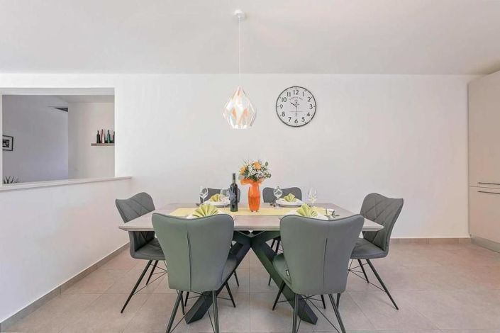 Image No.12-3 Bed Property for sale