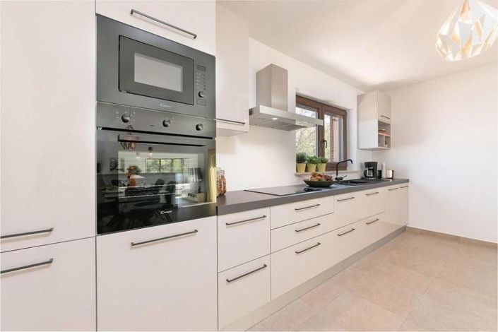 Image No.15-3 Bed Property for sale